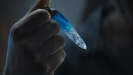 Kyber crystal pendant in Star Wars (Image via Hotstar)